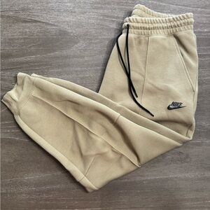 Nike tech joggers